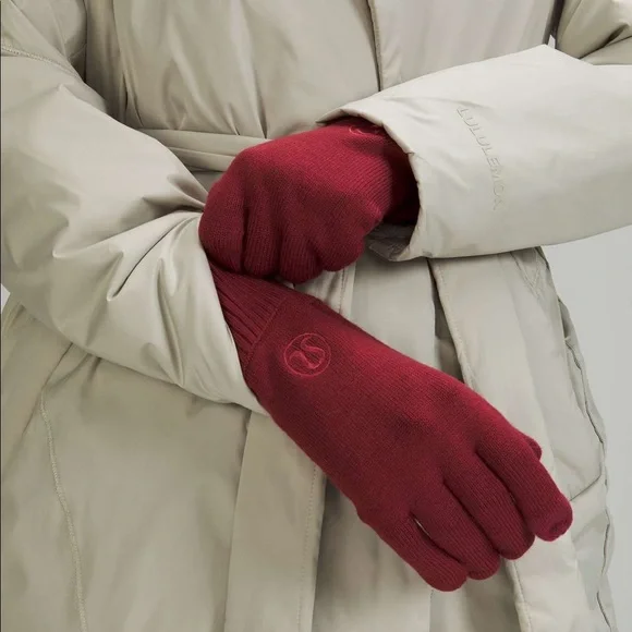 Lululemon Warm Revelation Gloves *Tech Mulled Wine MLWI - Picture 2 of 6